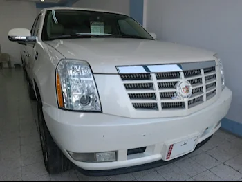 Cadillac  Escalade  2013  Automatic  154,000 Km  8 Cylinder  Four Wheel Drive (4WD)  SUV  White