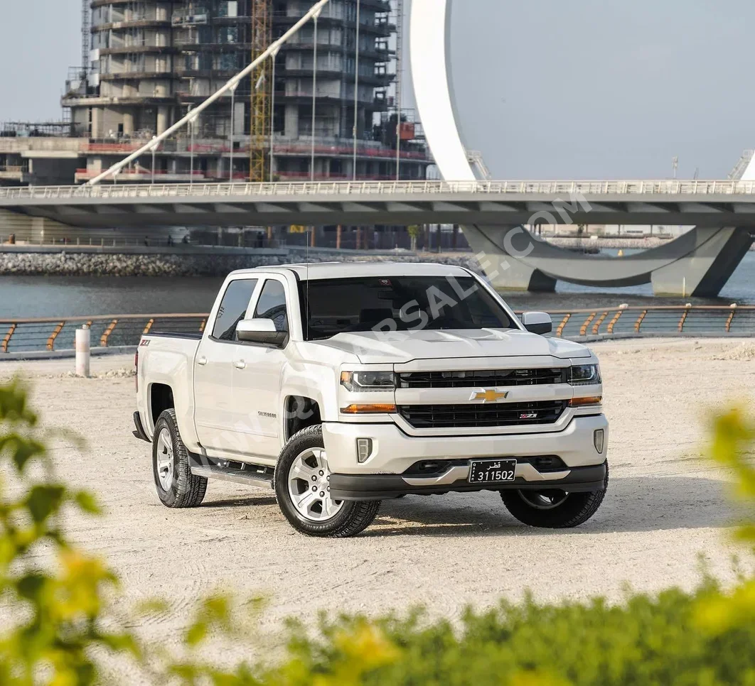 Chevrolet  Silverado  Z71  2017  Automatic  100,000 Km  8 Cylinder  Four Wheel Drive (4WD)  Pick Up  White