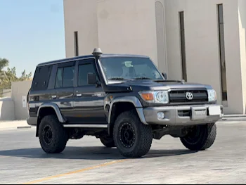 Toyota  Land Cruiser  LX  2018  Manual  67٬000 Km  8 Cylinder  Four Wheel Drive (4WD)  SUV  Gray