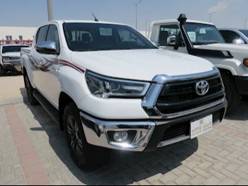 Toyota  Hilux  2022  Automatic  20,000 Km  4 Cylinder  Four Wheel Drive (4WD)  Pick Up  White