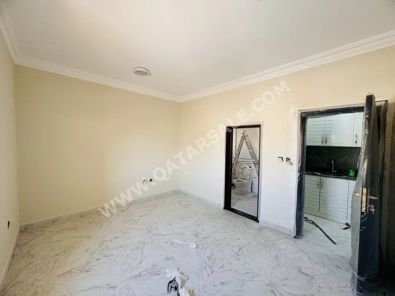 Family Residential  - Not Furnished  - Umm Salal  - Izghawa  - 5 Bedrooms