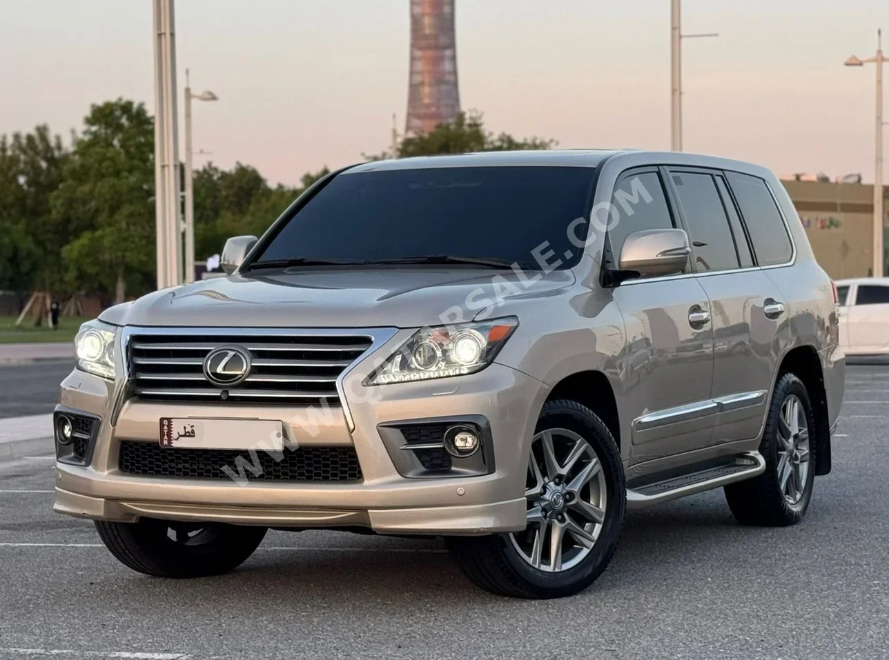 Lexus  LX  570  2015  Automatic  340,000 Km  8 Cylinder  Four Wheel Drive (4WD)  SUV  Beige