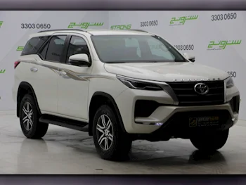 Toyota  Fortuner  2022  Automatic  54,000 Km  4 Cylinder  Four Wheel Drive (4WD)  SUV  White  With Warranty