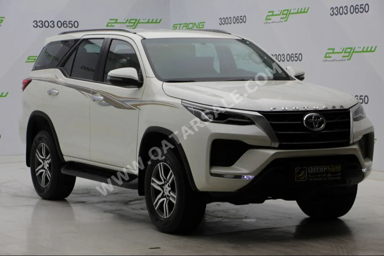 Toyota  Fortuner  2022  Automatic  54,000 Km  4 Cylinder  Four Wheel Drive (4WD)  SUV  White  With Warranty