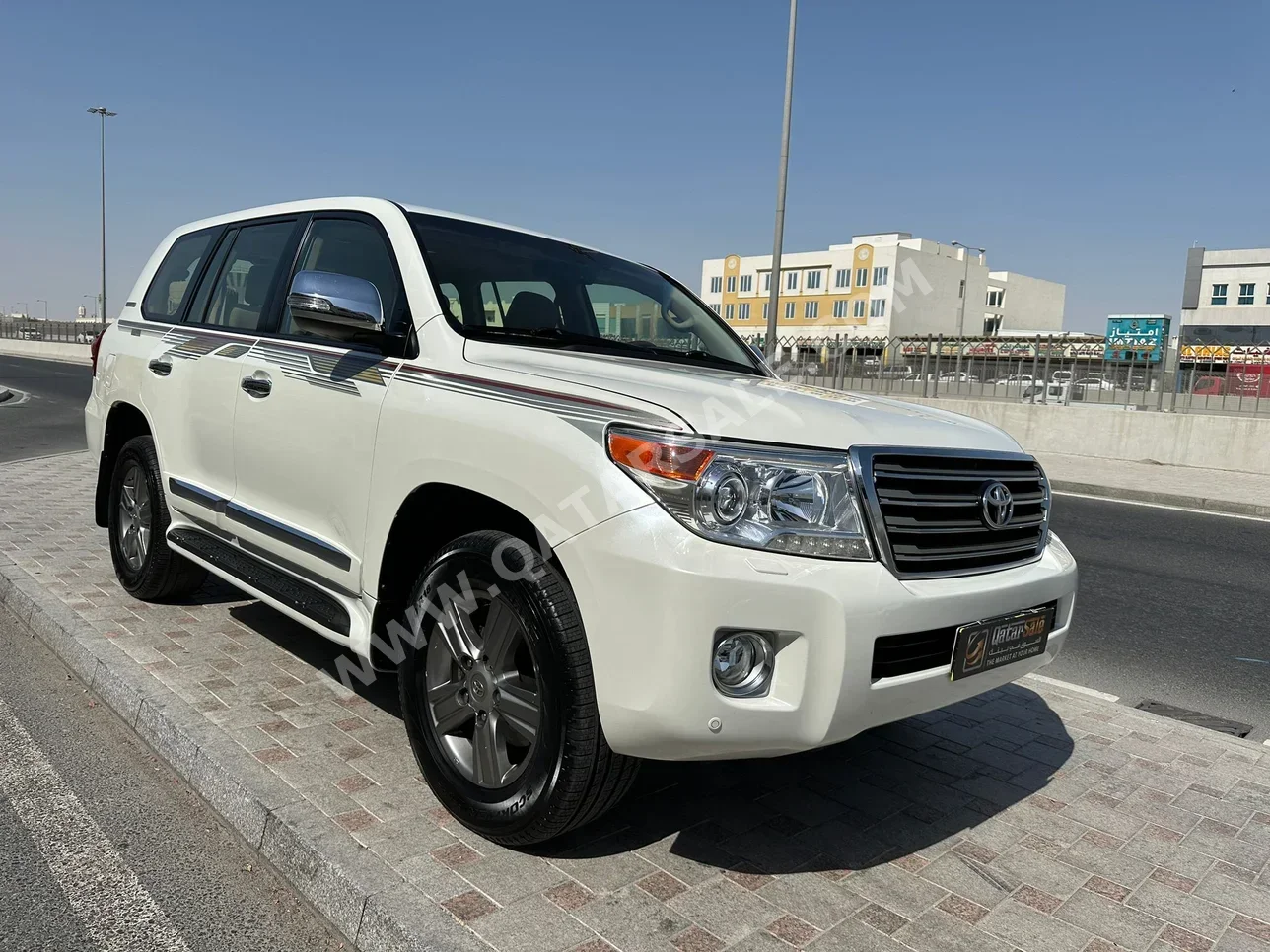 Toyota  Land Cruiser  GXR  2015  Automatic  338,000 Km  8 Cylinder  Four Wheel Drive (4WD)  SUV  White