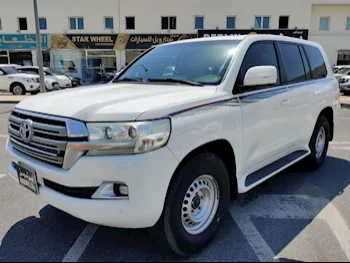 Toyota  Land Cruiser  GXR  2017  Automatic  316,000 Km  6 Cylinder  Four Wheel Drive (4WD)  SUV  White