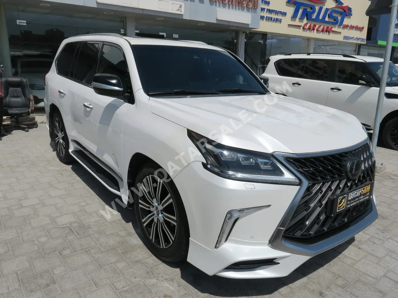 Lexus  LX  570 S  2018  Automatic  135,000 Km  8 Cylinder  Four Wheel Drive (4WD)  SUV  White