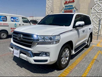 Toyota  Land Cruiser  GXR  2018  Automatic  268,000 Km  8 Cylinder  Four Wheel Drive (4WD)  SUV  White