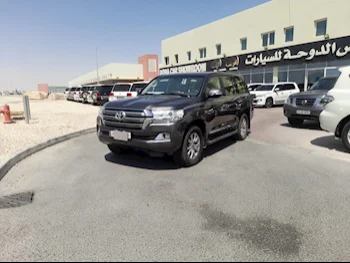 Toyota  Land Cruiser  VXR  2016  Automatic  188,000 Km  8 Cylinder  Four Wheel Drive (4WD)  SUV  Gray