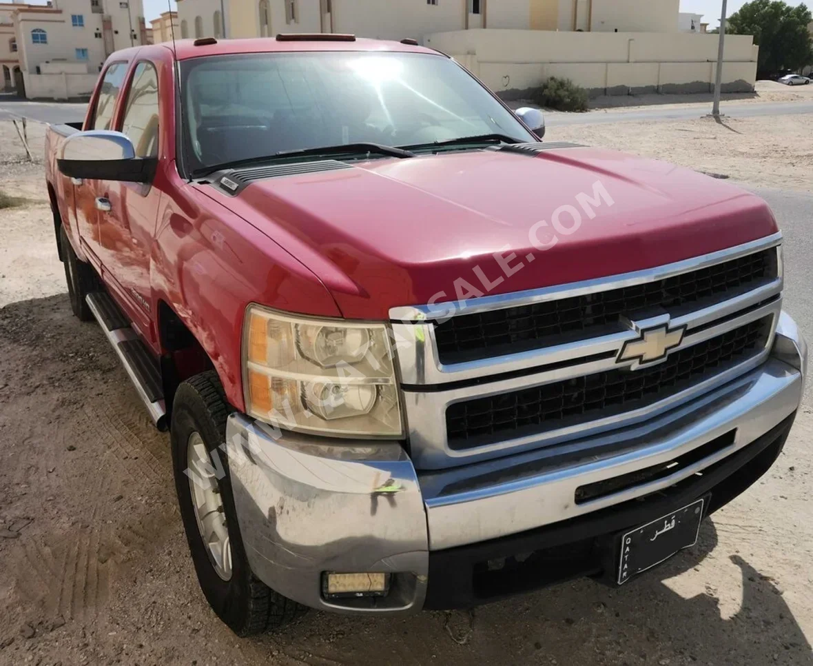 Chevrolet  Silverado  2500 HD  2010  Automatic  200,000 Km  8 Cylinder  Four Wheel Drive (4WD)  Pick Up  Red