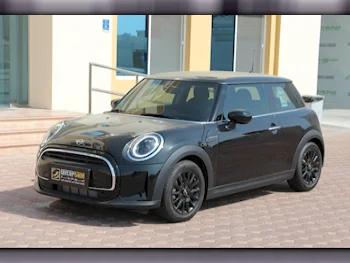 Mini  Cooper  2024  Automatic  4,200 Km  3 Cylinder  Front Wheel Drive (FWD)  Hatchback  Black  With Warranty