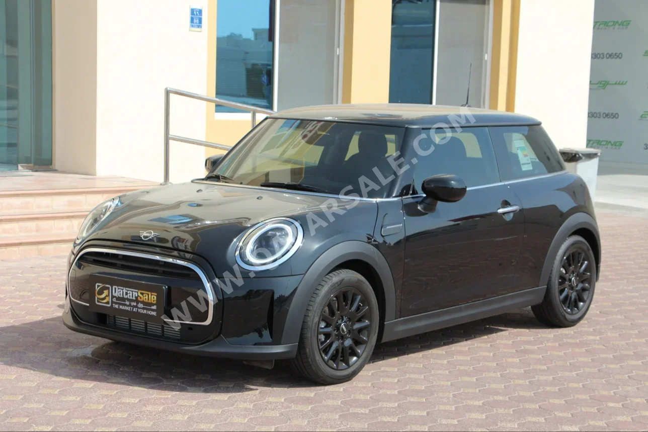 Mini  Cooper  2024  Automatic  4,200 Km  3 Cylinder  Front Wheel Drive (FWD)  Hatchback  Black  With Warranty