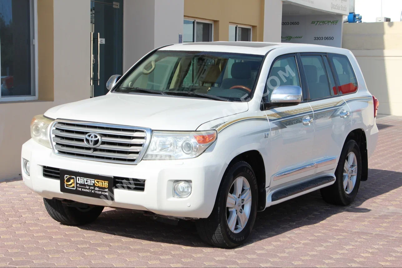 Toyota  Land Cruiser  VXR  2013  Automatic  287٬000 Km  8 Cylinder  Four Wheel Drive (4WD)  SUV  Pearl