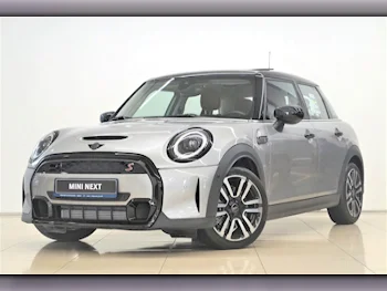 Mini  Cooper  S  2024  Automatic  13,250 Km  4 Cylinder  Front Wheel Drive (FWD)  Sedan  Silver  With Warranty