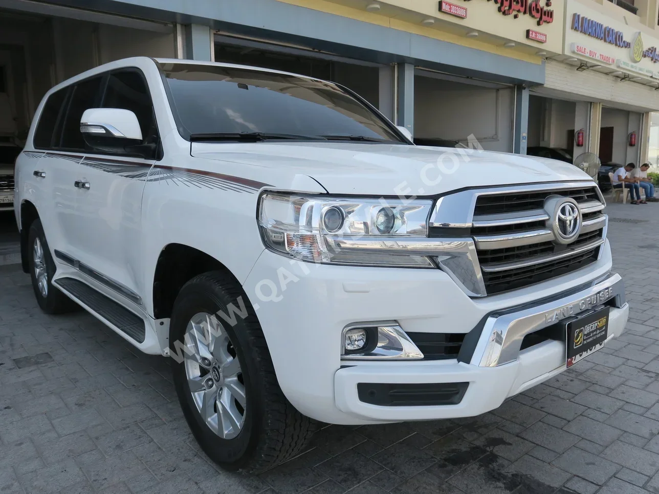 Toyota  Land Cruiser  GXR  2019  Automatic  165,000 Km  8 Cylinder  Four Wheel Drive (4WD)  SUV  White