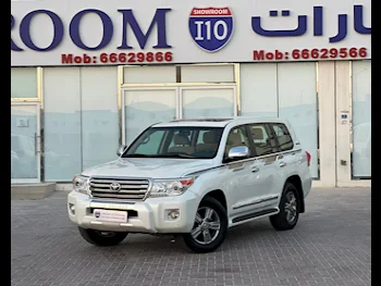 Toyota  Land Cruiser  GXR  2015  Automatic  223,000 Km  8 Cylinder  Four Wheel Drive (4WD)  SUV  White