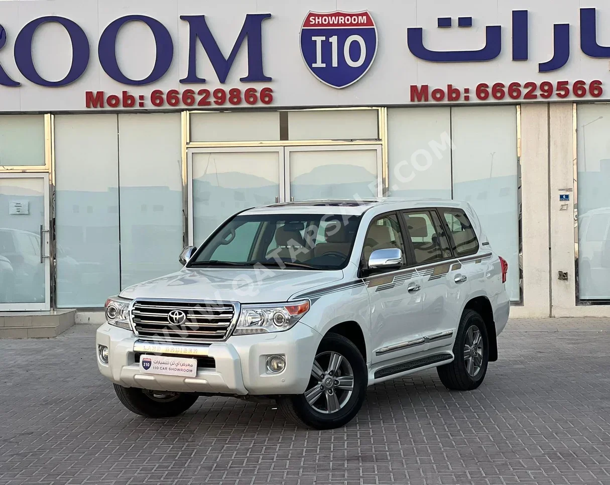 Toyota  Land Cruiser  GXR  2015  Automatic  223,000 Km  8 Cylinder  Four Wheel Drive (4WD)  SUV  White