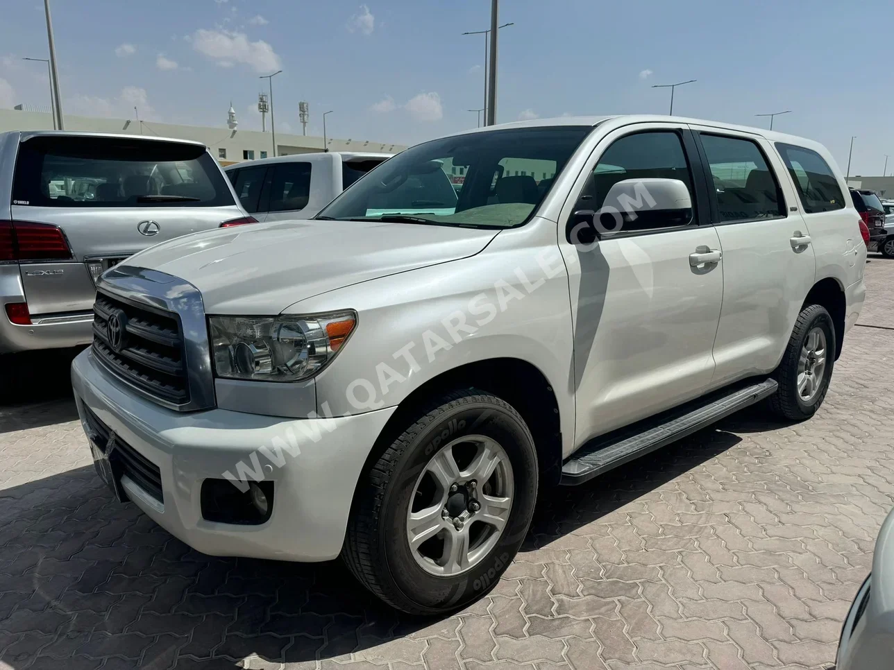 Toyota  Sequoia  2013  Automatic  330,000 Km  8 Cylinder  Four Wheel Drive (4WD)  SUV  White