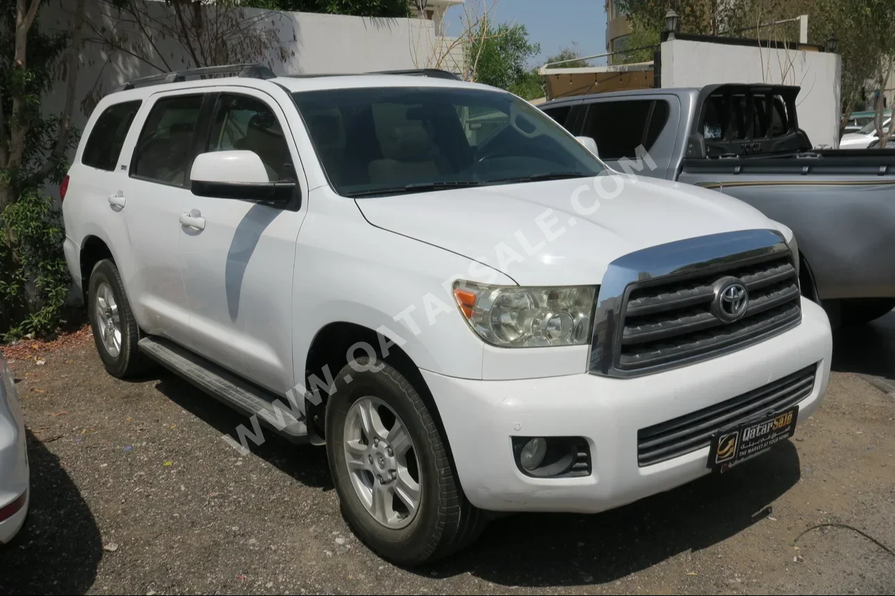 Toyota  Sequoia  SR5  2015  Automatic  227,000 Km  8 Cylinder  Four Wheel Drive (4WD)  SUV  White