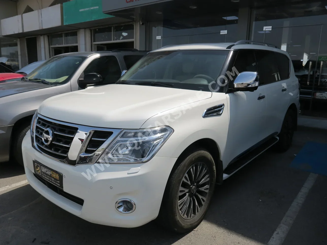 Nissan  Patrol  Platinum  2014  Automatic  200,000 Km  8 Cylinder  Four Wheel Drive (4WD)  SUV  White