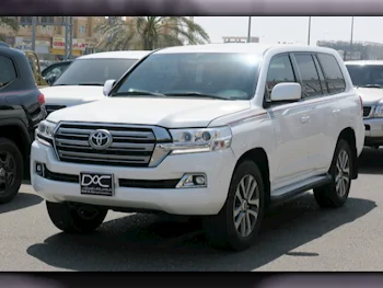 Toyota  Land Cruiser  GXR  2011  Automatic  104,000 Km  8 Cylinder  Four Wheel Drive (4WD)  SUV  White