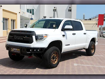 Toyota  Tundra  TRD PRO  2015  Automatic  132,000 Km  8 Cylinder  Four Wheel Drive (4WD)  Pick Up  White