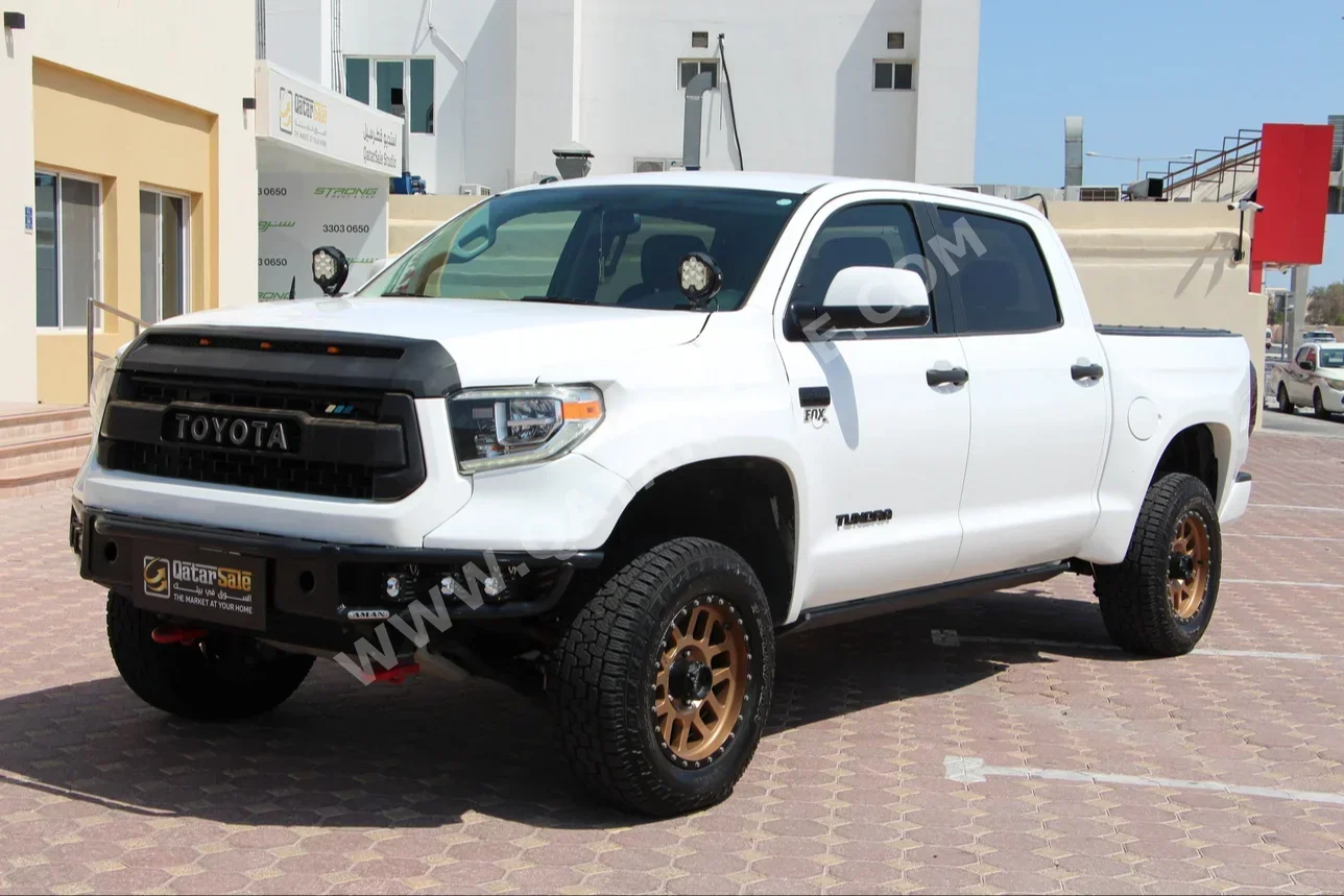 Toyota  Tundra  TRD PRO  2015  Automatic  132,000 Km  8 Cylinder  Four Wheel Drive (4WD)  Pick Up  White