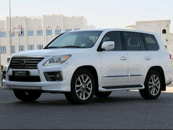 Lexus  LX  570 S  2015  Automatic  312,600 Km  8 Cylinder  Four Wheel Drive (4WD)  SUV  White