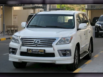 Lexus  LX  570 S  2013  Automatic  385,000 Km  8 Cylinder  Four Wheel Drive (4WD)  SUV  White