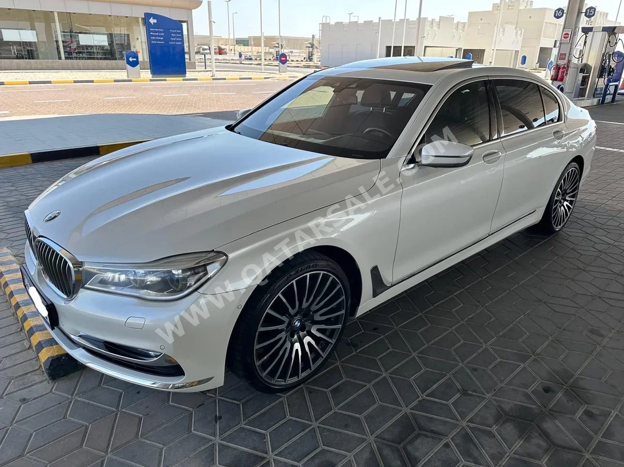 BMW  7-Series  750 Li  2016  Automatic  90,000 Km  8 Cylinder  All Wheel Drive (AWD)  Sedan  White