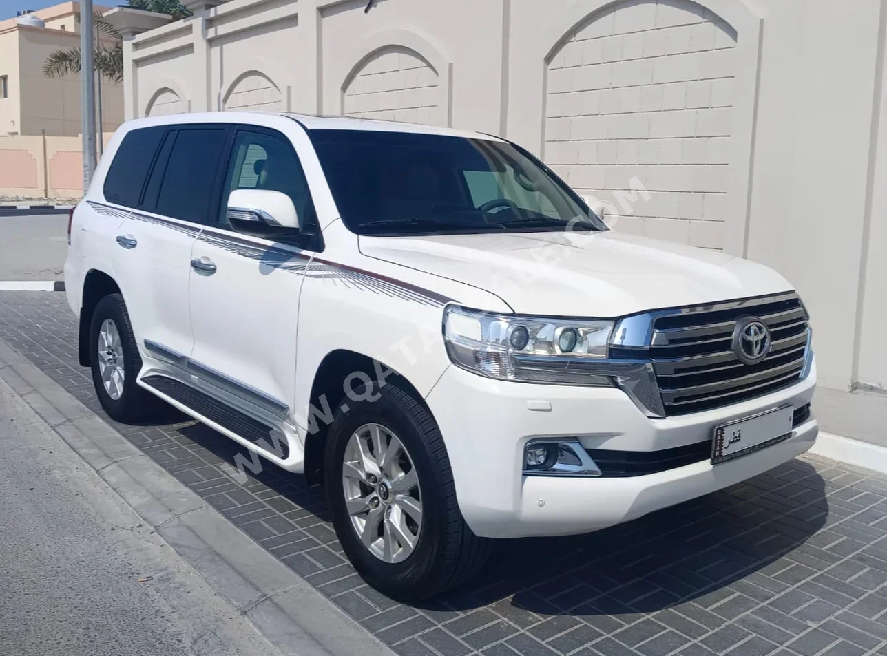 Toyota  Land Cruiser  GXR  2019  Automatic  72,000 Km  8 Cylinder  Four Wheel Drive (4WD)  SUV  White