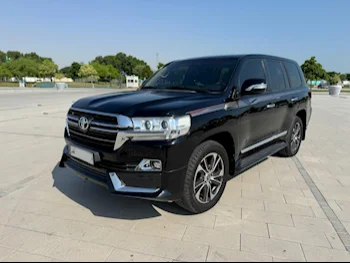 Toyota  Land Cruiser  GXR- Grand Touring  2018  Automatic  209,000 Km  8 Cylinder  Four Wheel Drive (4WD)  SUV  Black