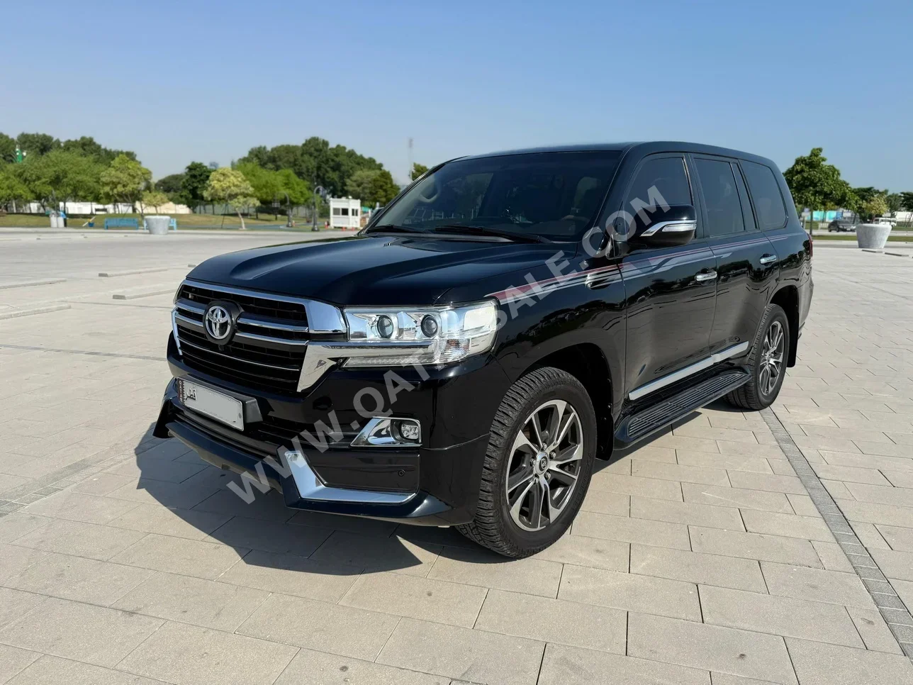 Toyota  Land Cruiser  GXR- Grand Touring  2018  Automatic  209,000 Km  8 Cylinder  Four Wheel Drive (4WD)  SUV  Black