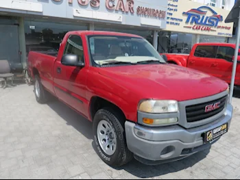 GMC  Sierra  2006  Manual  200,000 Km  8 Cylinder  Four Wheel Drive (4WD)  Pick Up  Red