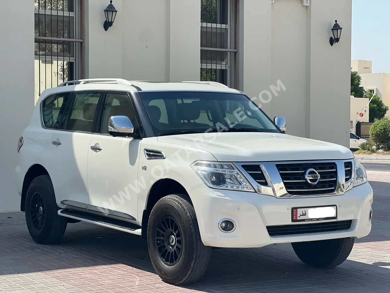 Nissan  Patrol  Platinum  2016  Automatic  140,000 Km  8 Cylinder  Four Wheel Drive (4WD)  SUV  White