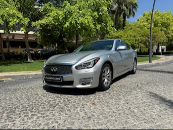 Infiniti  Q  70  2017  Automatic  69,000 Km  6 Cylinder  Rear Wheel Drive (RWD)  Sedan  Silver