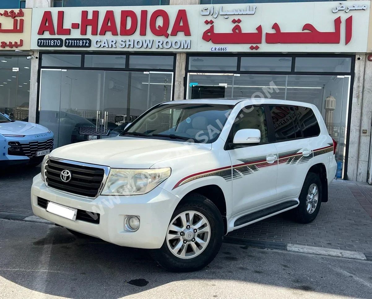 Toyota  Land Cruiser  GX  2013  Automatic  200,000 Km  6 Cylinder  Four Wheel Drive (4WD)  SUV  White