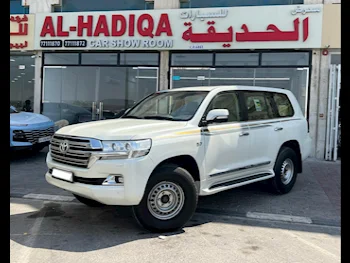 Toyota  Land Cruiser  VXR  2016  Automatic  350,000 Km  8 Cylinder  Four Wheel Drive (4WD)  SUV  White