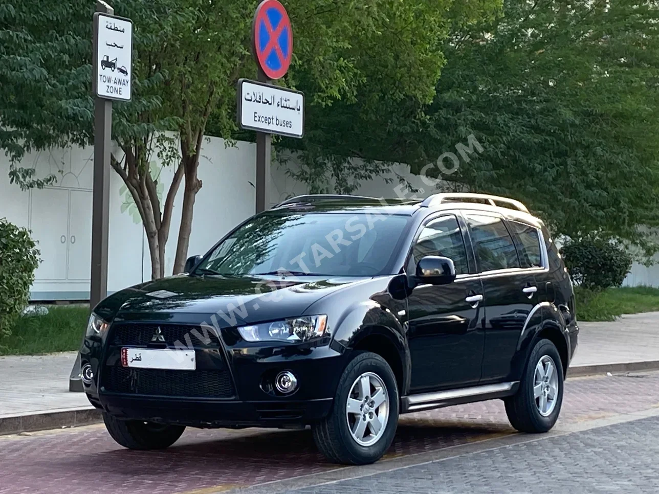 Mitsubishi  Outlander  Limited edition  2013  Automatic  76,000 Km  4 Cylinder  Four Wheel Drive (4WD)  SUV  Black