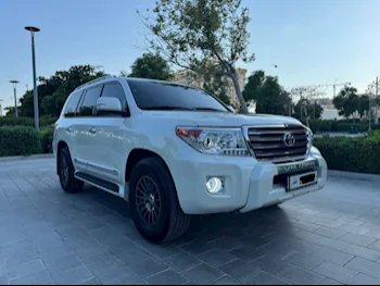 Toyota  Land Cruiser  GXR - Limited  2013  Automatic  137,000 Km  6 Cylinder  Four Wheel Drive (4WD)  SUV  Pearl