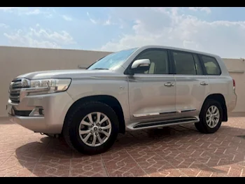 Toyota  Land Cruiser  VXR  2016  Automatic  210,000 Km  8 Cylinder  Four Wheel Drive (4WD)  SUV  Silver