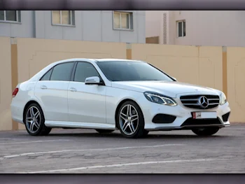 Mercedes-Benz  E-Class  300  2015  Automatic  95,000 Km  6 Cylinder  Rear Wheel Drive (RWD)  Sedan  Pearl