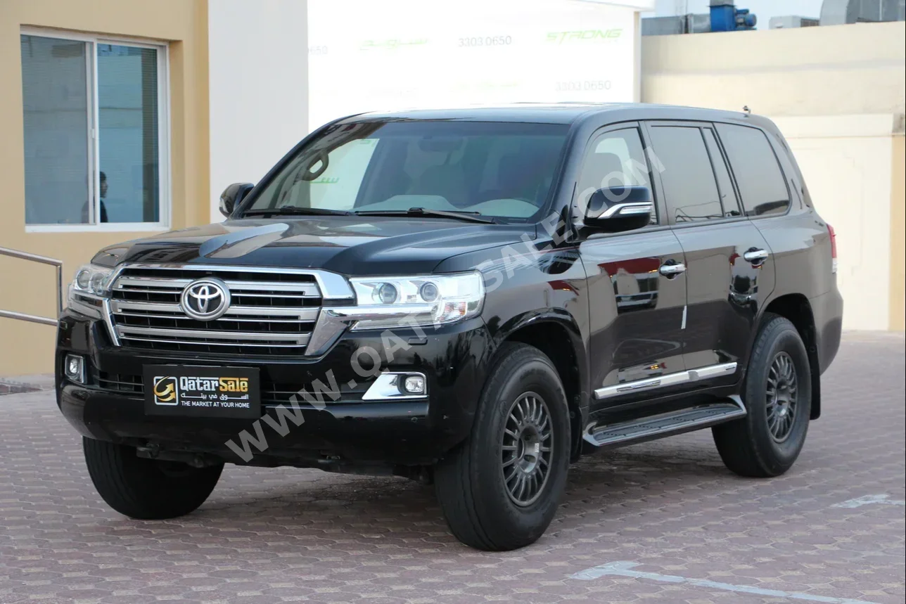 Toyota  Land Cruiser  GXR  2019  Automatic  102,000 Km  8 Cylinder  Four Wheel Drive (4WD)  SUV  Black