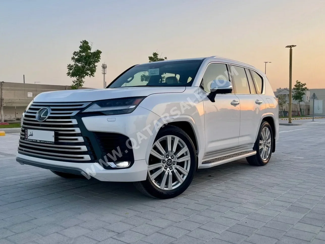  Lexus  LX  600 Luxury  2022  Automatic  25,000 Km  6 Cylinder  Four Wheel Drive (4WD)  SUV  White  With Warranty