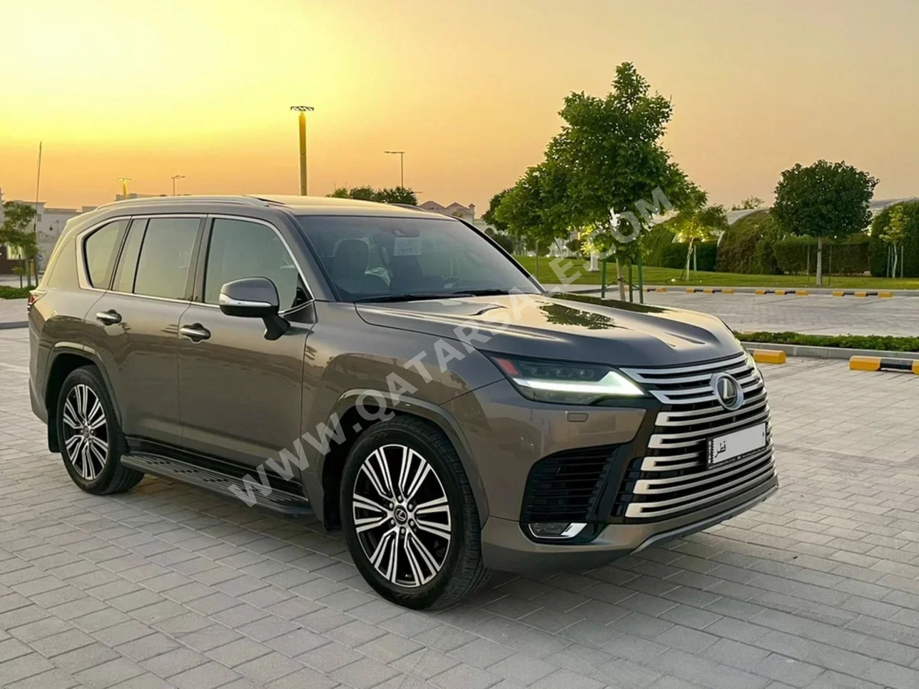  Lexus  LX  600 Luxury  2023  Automatic  17,000 Km  6 Cylinder  Four Wheel Drive (4WD)  SUV  Gray  With Warranty