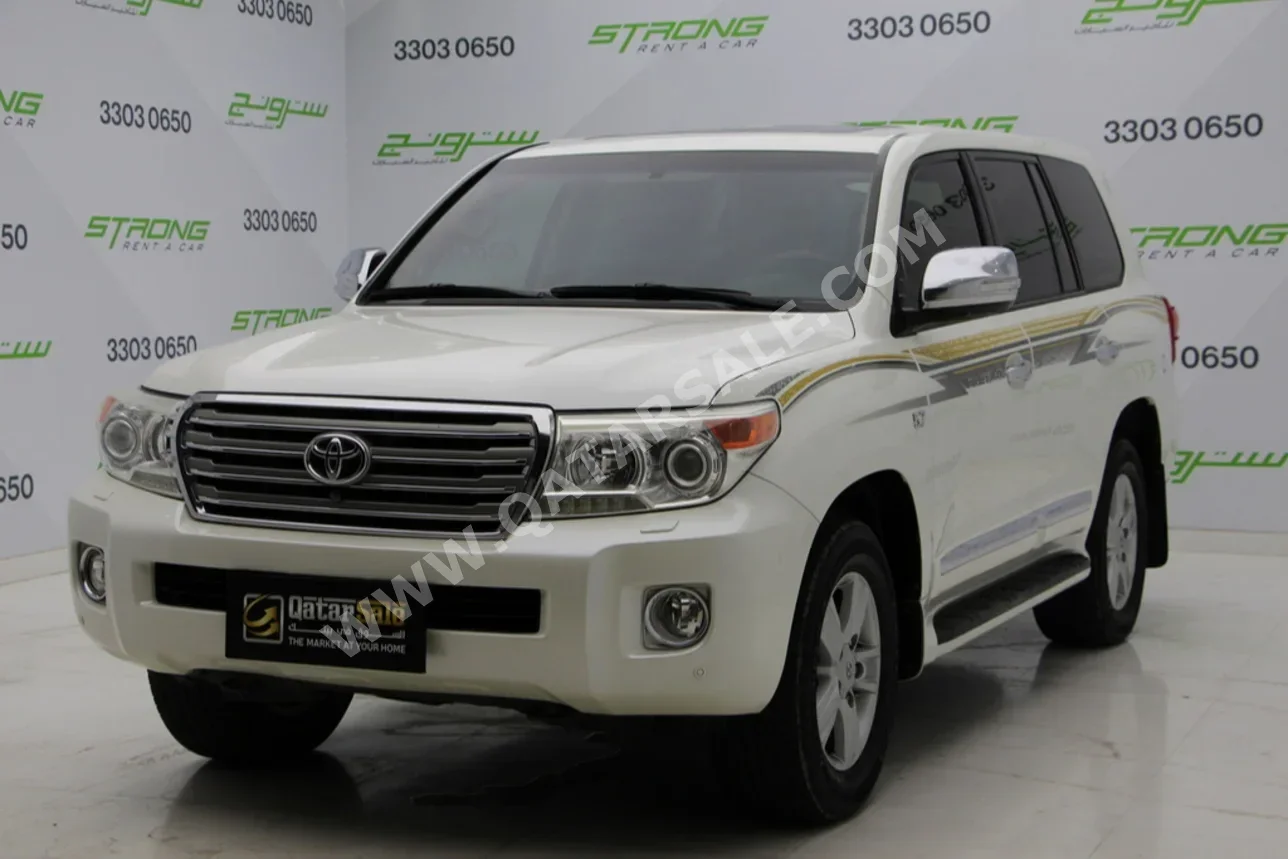 Toyota  Land Cruiser  VXR  2013  Automatic  200٬000 Km  8 Cylinder  Four Wheel Drive (4WD)  SUV  Pearl