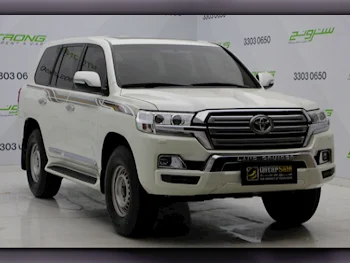 Toyota  Land Cruiser  GXR  2017  Automatic  149٬000 Km  8 Cylinder  Four Wheel Drive (4WD)  SUV  Pearl