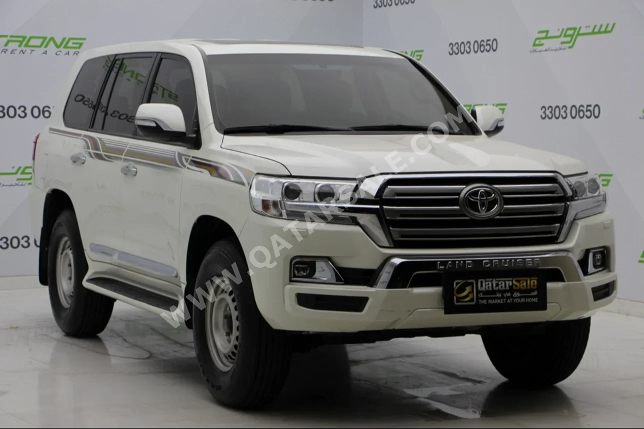 Toyota  Land Cruiser  GXR  2017  Automatic  149٬000 Km  8 Cylinder  Four Wheel Drive (4WD)  SUV  Pearl