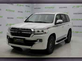 Toyota  Land Cruiser  GXR  2013  Automatic  247,000 Km  8 Cylinder  Four Wheel Drive (4WD)  SUV  White