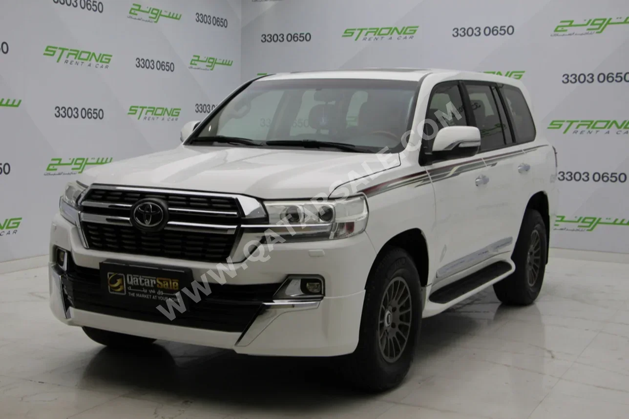 Toyota  Land Cruiser  GXR  2013  Automatic  247,000 Km  8 Cylinder  Four Wheel Drive (4WD)  SUV  White